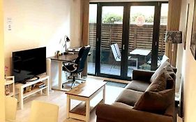Two-Bedroom Luxury Apartment With Workspace, Free Secure Parking & Coffee