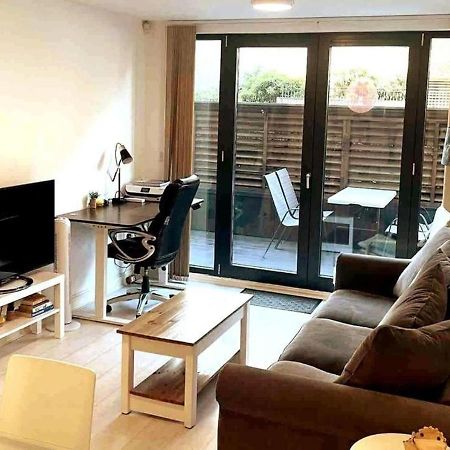 Two-Bedroom Luxury Apartment With Workspace, Free Secure Parking & Coffee Birmingam Exterior foto