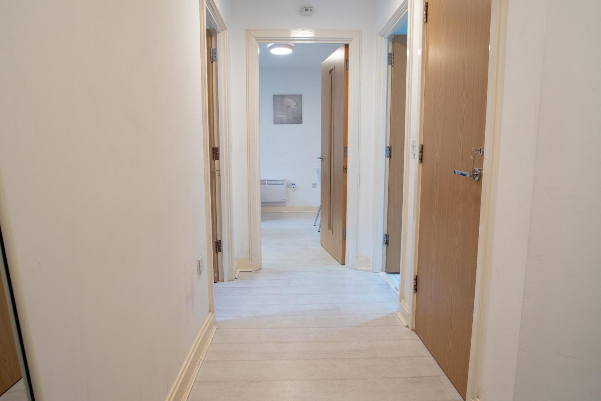 Two-Bedroom Luxury Apartment With Workspace, Free Secure Parking & Coffee Birmingam Exterior foto