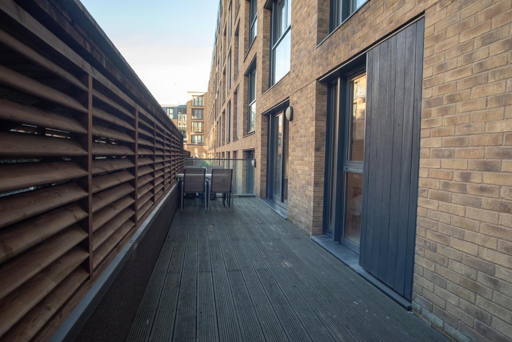 Two-Bedroom Luxury Apartment With Workspace, Free Secure Parking & Coffee Birmingam Exterior foto