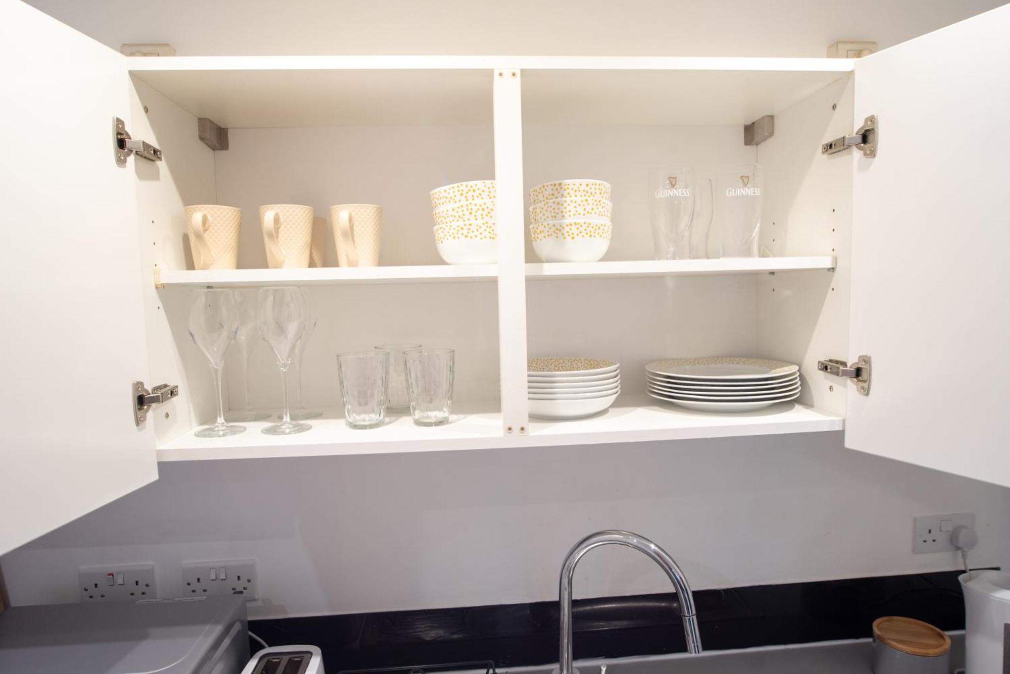 Two-Bedroom Luxury Apartment With Workspace, Free Secure Parking & Coffee Birmingam Exterior foto