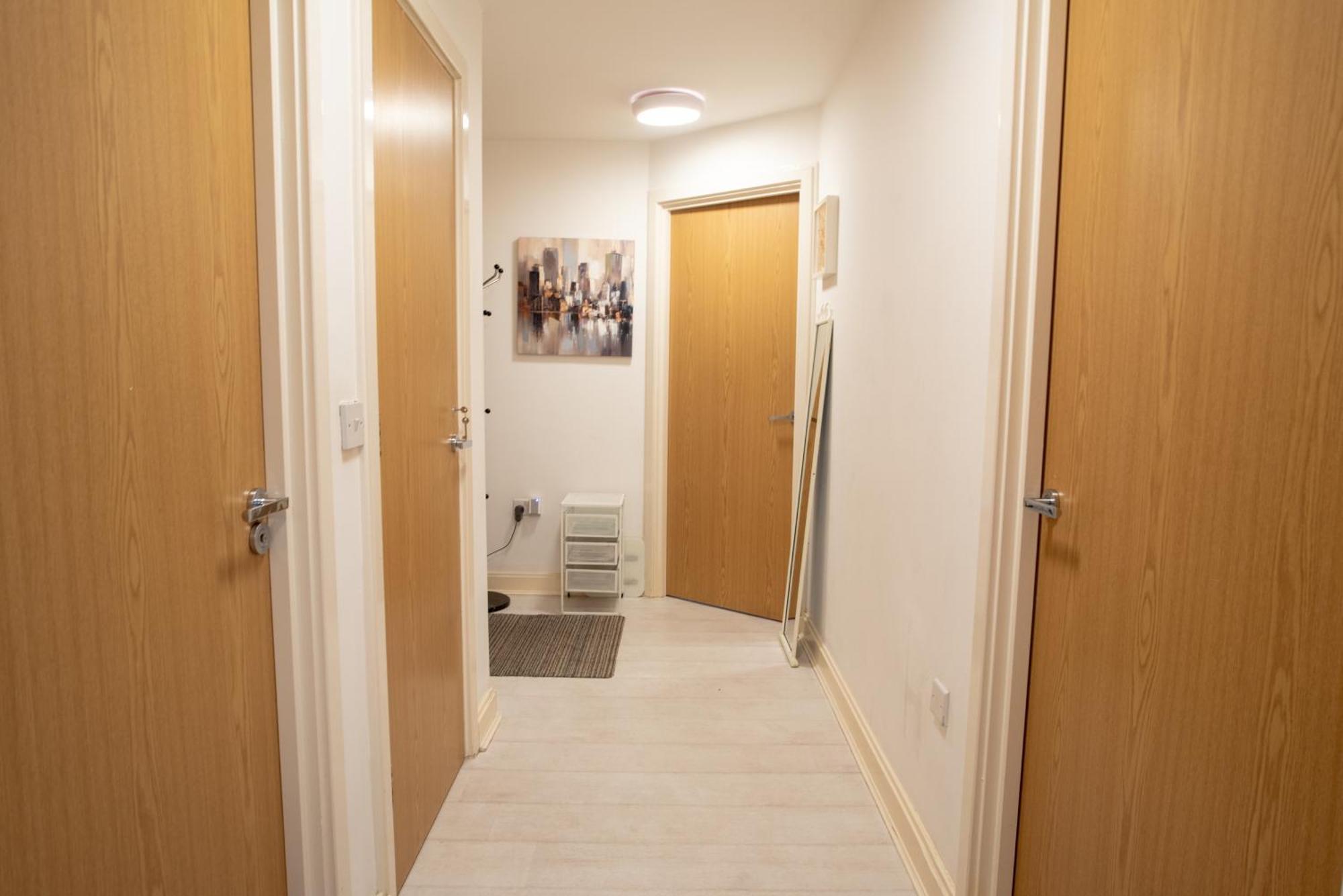 Two-Bedroom Luxury Apartment With Workspace, Free Secure Parking & Coffee Birmingam Exterior foto