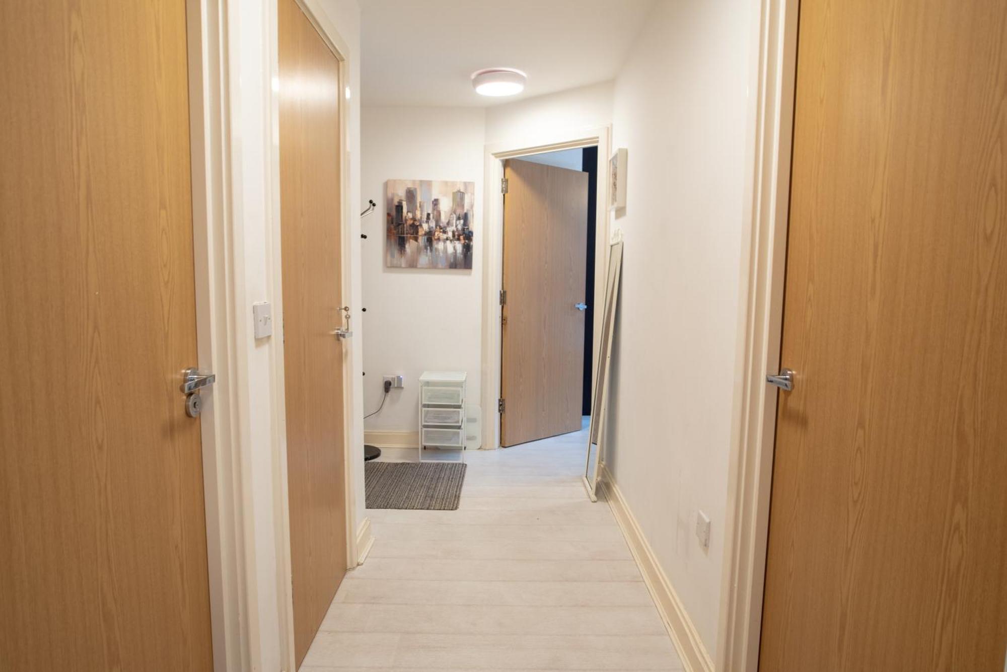 Two-Bedroom Luxury Apartment With Workspace, Free Secure Parking & Coffee Birmingam Exterior foto