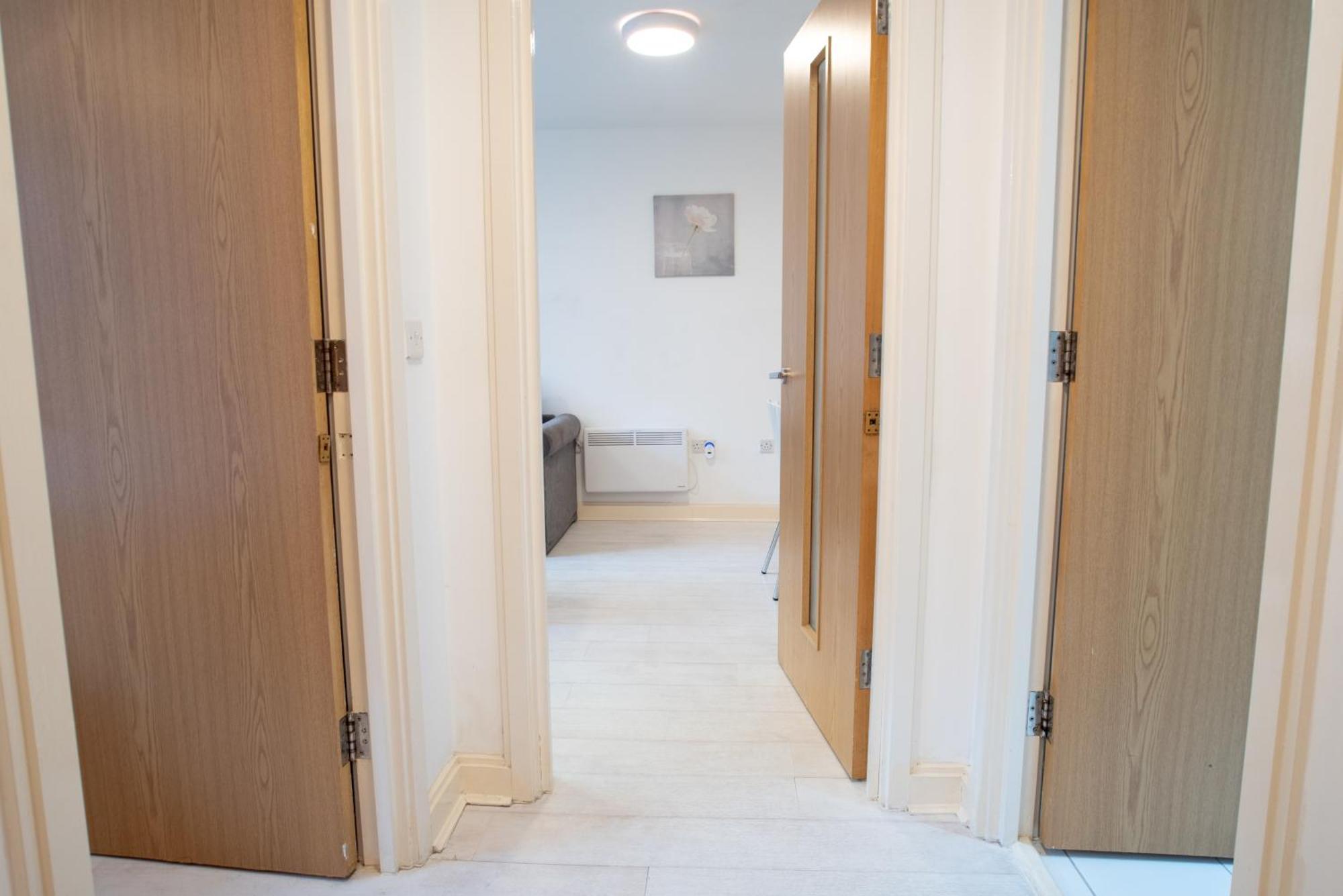 Two-Bedroom Luxury Apartment With Workspace, Free Secure Parking & Coffee Birmingam Exterior foto