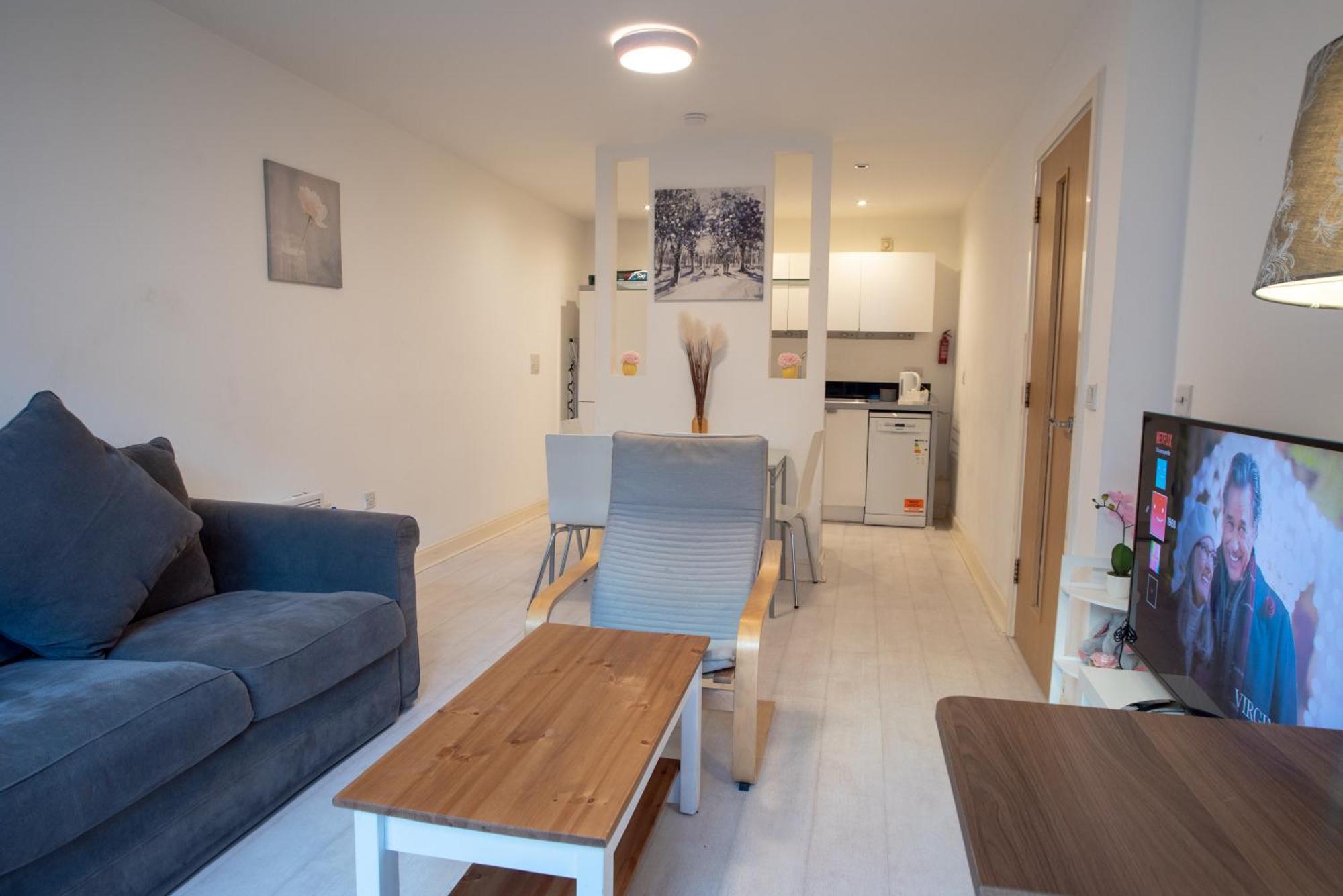 Two-Bedroom Luxury Apartment With Workspace, Free Secure Parking & Coffee Birmingam Exterior foto