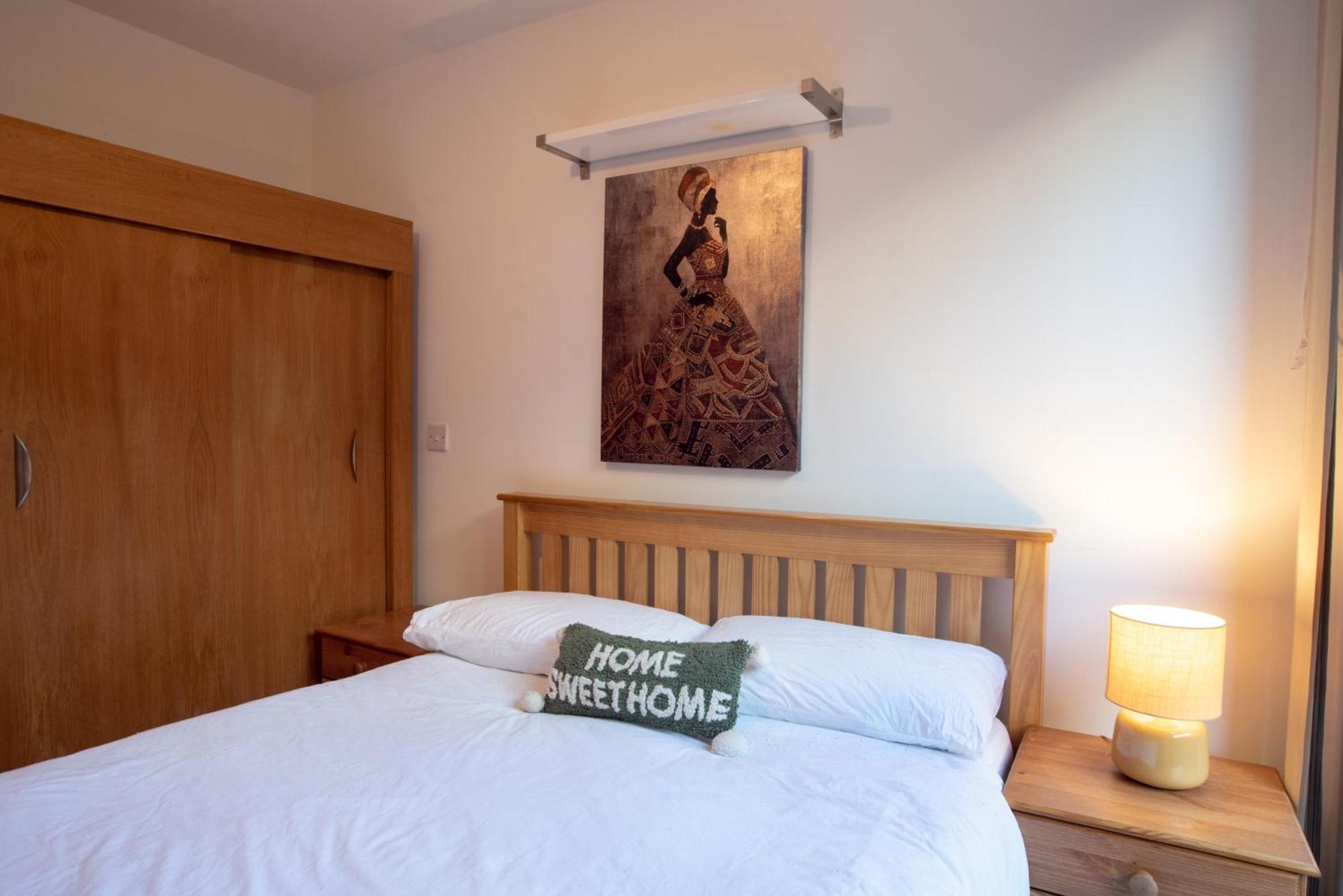 Two-Bedroom Luxury Apartment With Workspace, Free Secure Parking & Coffee Birmingam Exterior foto