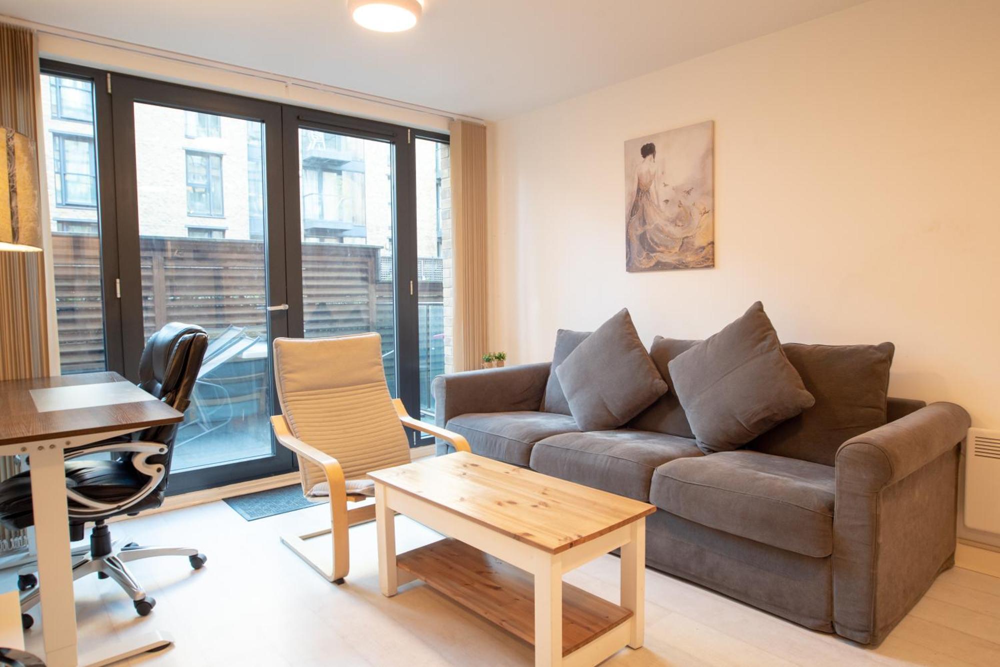 Two-Bedroom Luxury Apartment With Workspace, Free Secure Parking & Coffee Birmingam Exterior foto
