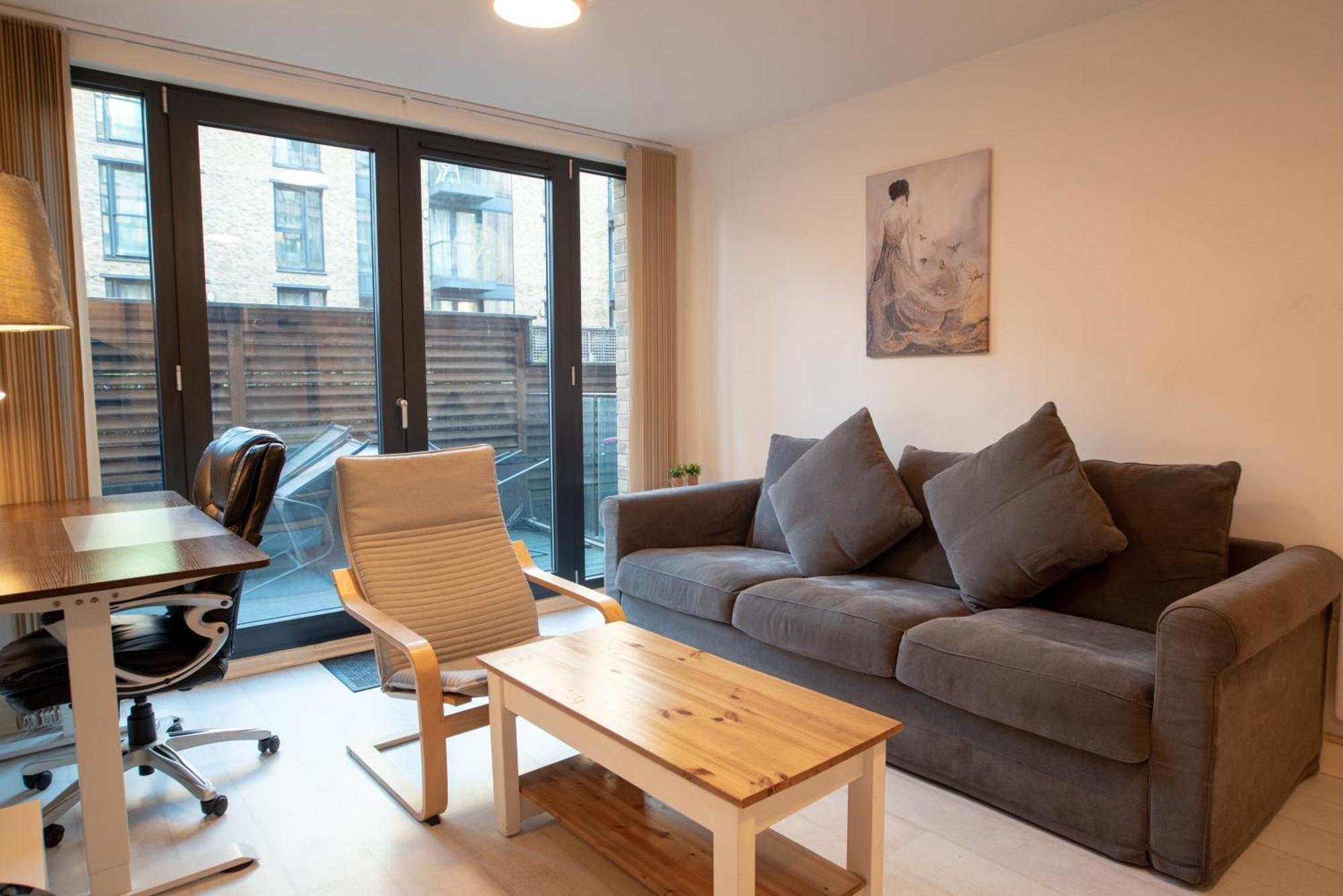 Two-Bedroom Luxury Apartment With Workspace, Free Secure Parking & Coffee Birmingam Exterior foto